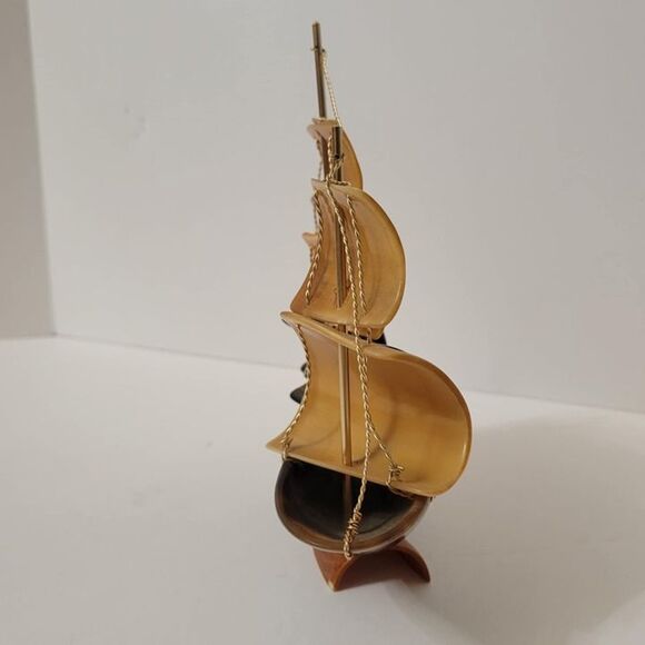 Vintage Desk Top Sail Boat Made of Genuine Cow Bull Horn Made in Italy - Picture 4 of 7